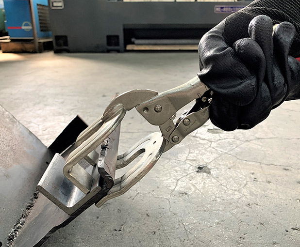 Automatic Welder’s Grip Wrench